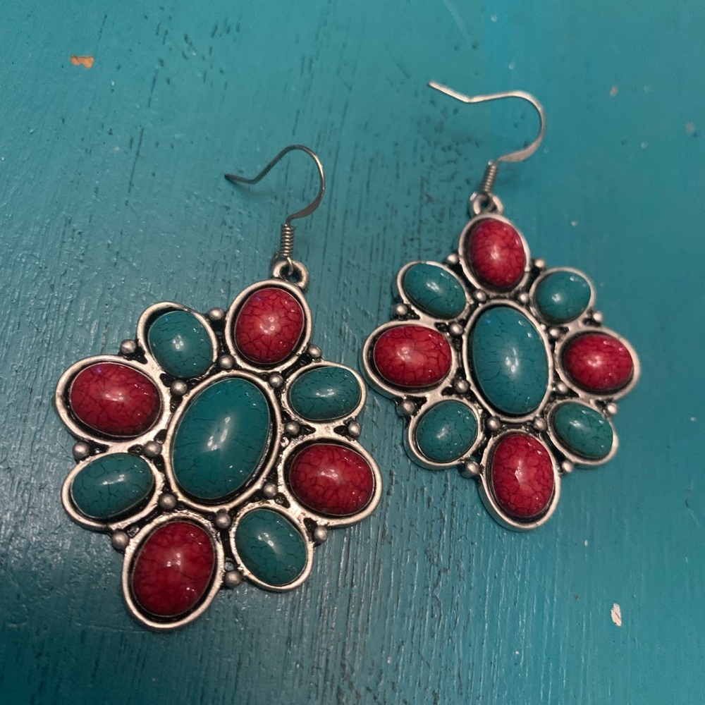 Turquoise and read beaded earrings